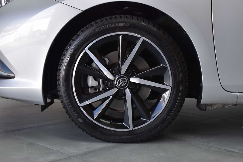 Toyota Auris 1.8 HYBRID*KAMERA*AUT. KLIMA* - fotka 29 z 36