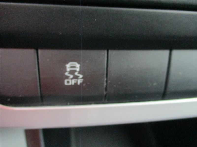 Škoda Yeti 1,4 TSI, servis, xenon, 1.maj, - fotka 12 z 30