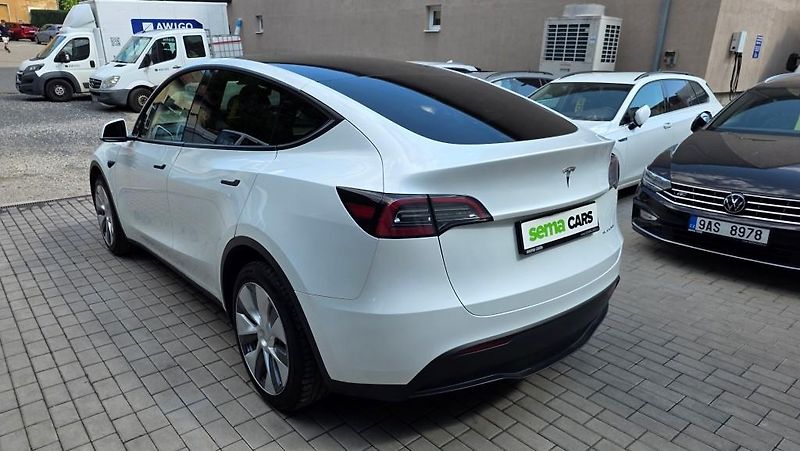 Tesla Model Y (2023) Long Range AWD DE SoH 90.2% - fotka 7 z 39