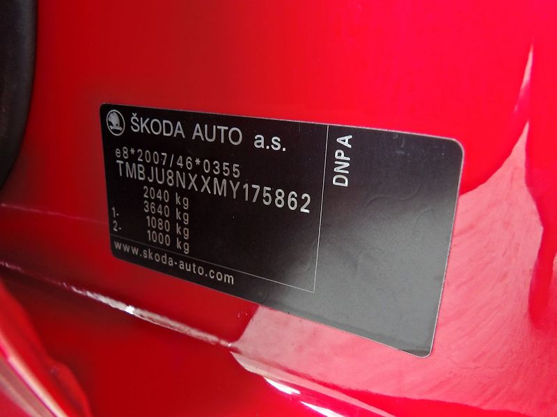 Škoda Octavia 2.0 TSI 180kW DSG RS ČR DPH - fotka 28 z 29