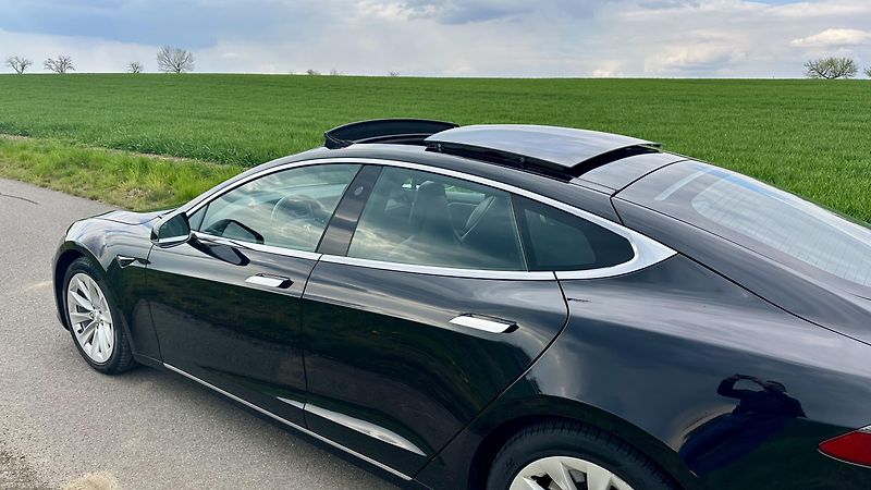 Tesla Model S (2018) - fotka 6 z 26
