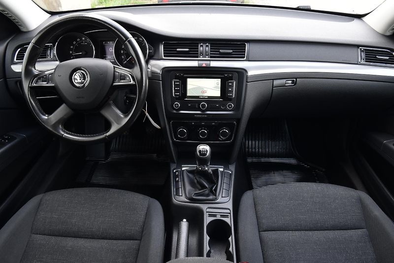Škoda Superb 1.6 TDi 6st,KLIMA,NAVI,PDC,ALU - fotka 29 z 39