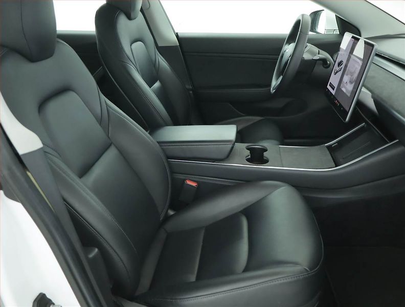 Tesla Model 3 (2019) Std Range Plus 52kWh, SoH 83% - fotka 9 z 22