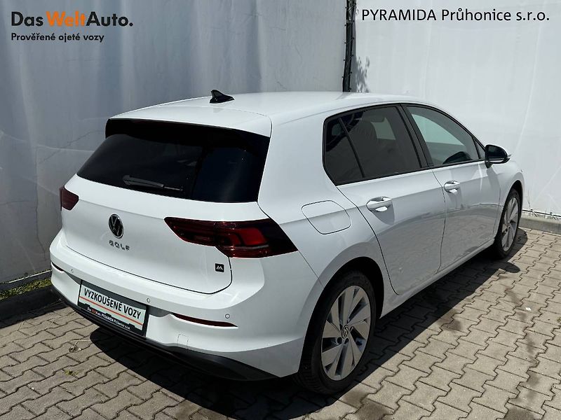Volkswagen Golf (2024) 1.5 TSI 85 kW People - fotka 2 z 23