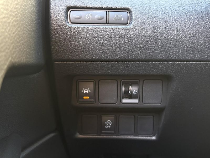 Nissan Qashqai 1.3 DiG-T 103KW Acenta Winter - fotka 13 z 23
