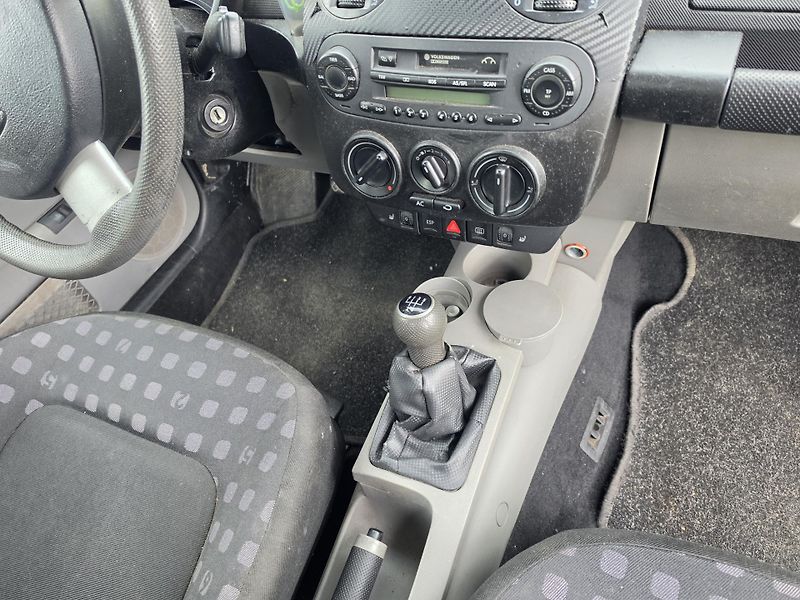 Volkswagen New Beetle 2.0 i  - fotka 11 z 19