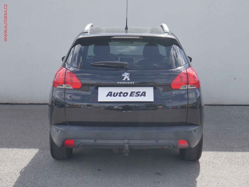 Peugeot 2008 (2015) 1.2 PT, AC, navi - fotka 5 z 15