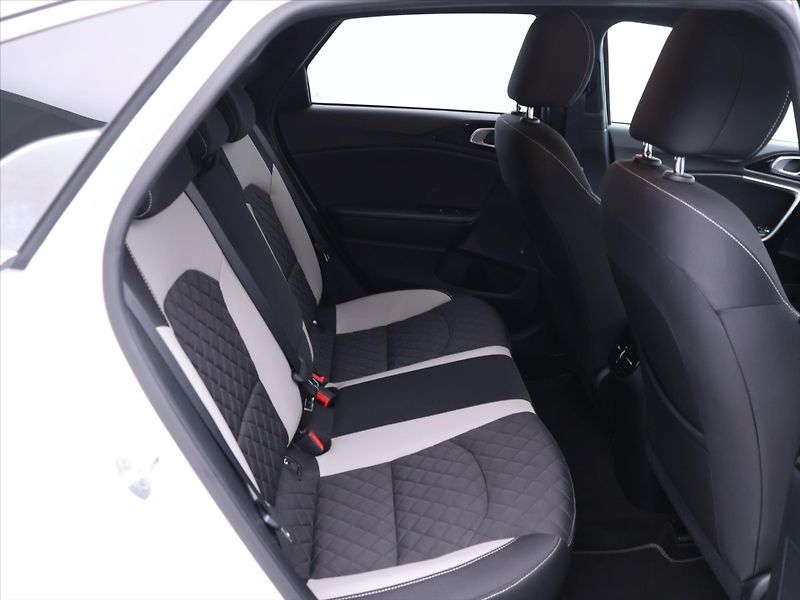 Kia ProCeed 1.6 CRDi 100kW GT-Line DCT CZ - fotka 12 z 32