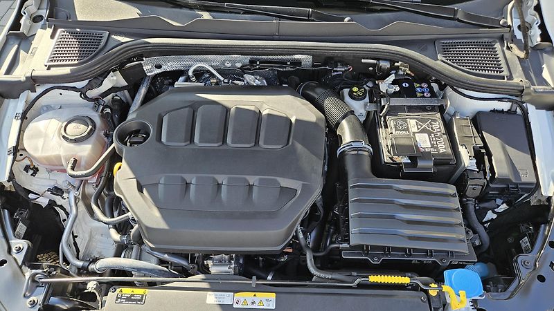 Volkswagen Golf (2024) GTI 2.0TSI 180kW DSG - fotka 32 z 34