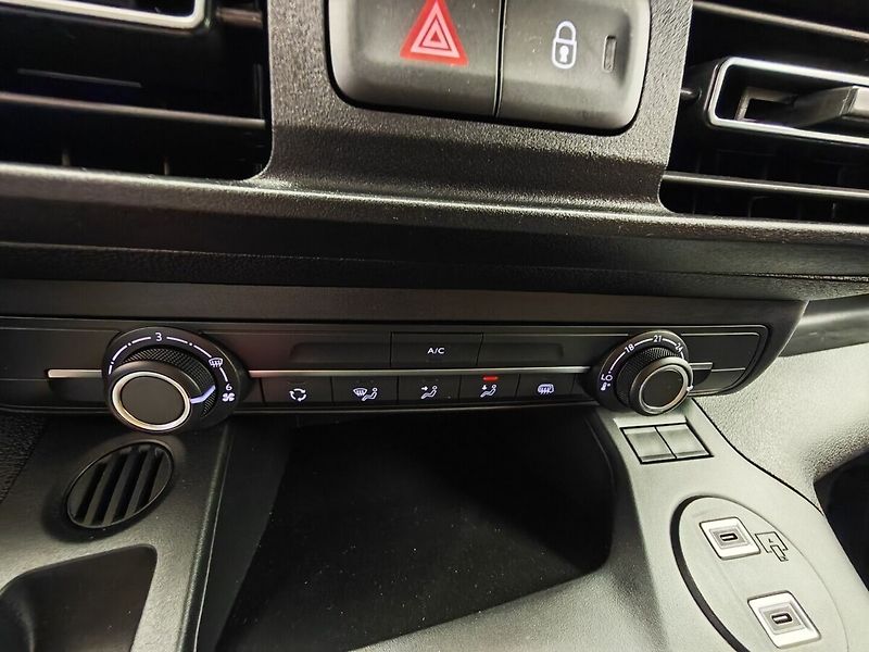Toyota ProAce City 1.5L Diesel 130k - 6 MT Active - fotka 22 z 25
