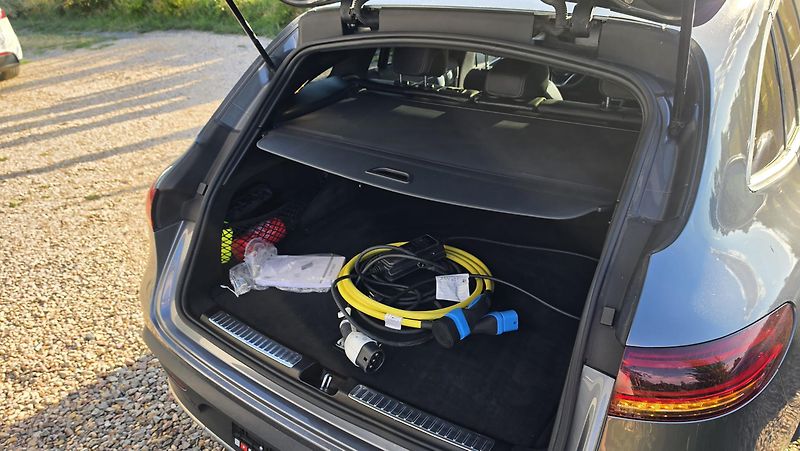 Mercedes-Benz EQC (2020) 400 4Matic 85 kWh - fotka 8 z 9