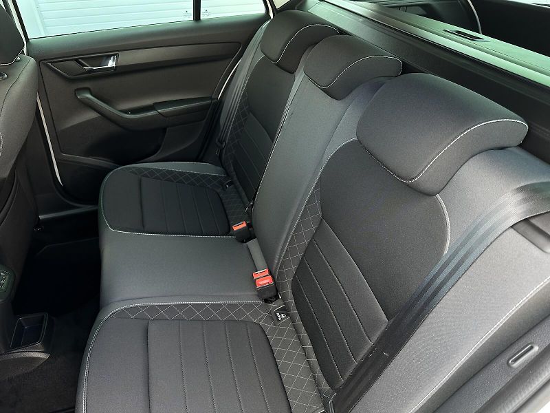 Škoda Fabia 1.0TSi Ambition TOP 95PS Clima - fotka 30 z 34