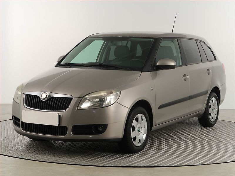 Škoda Fabia (2009) 1.2 12V, nová STK, rezervace - fotka 2 z 17