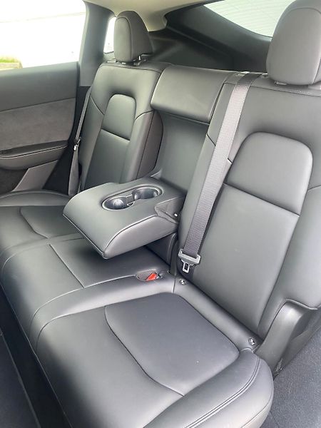 Tesla Model Y (2023) Long Range 378 kW  2023 - fotka 8 z 19
