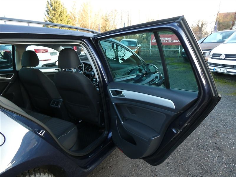Volkswagen Golf 1,6 TDi 81kW,CUP,4x4,serviska - fotka 25 z 50