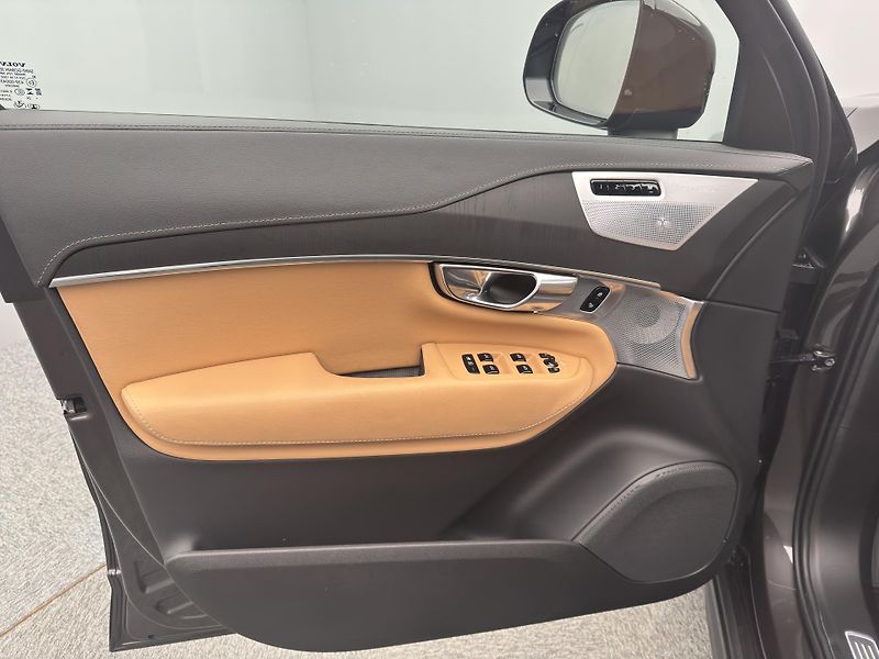 Volvo XC90 T8 AWD RECHARGE ULTIMATE 1.maj - fotka 19 z 57