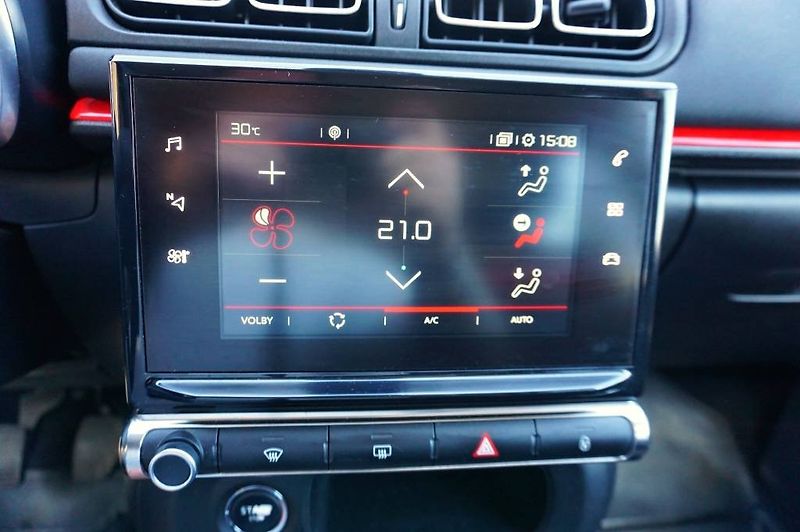 Citroën C3 (2018) SHINE 1,2 PT 60 kW - fotka 32 z 51