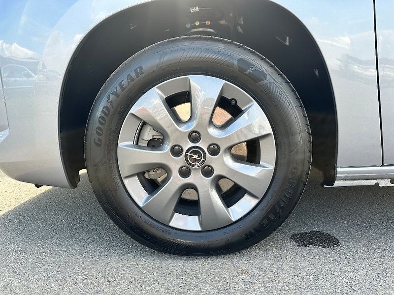 Opel Combo (2026) 1.5 CDTi 131K Elegance+ L2 MT6 - fotka 6 z 15