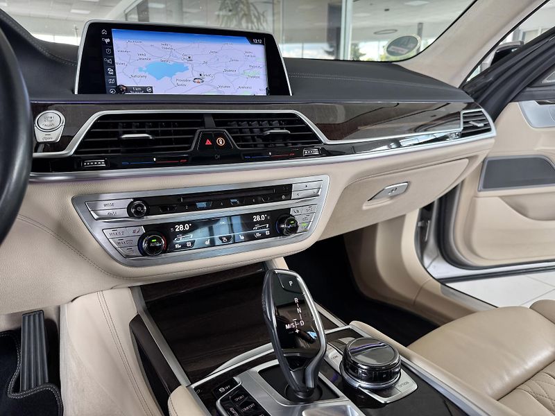 BMW Řada 7 730d xDrive*Laser*Dověry*Masáž - fotka 21 z 46