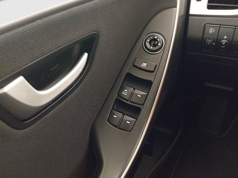 Hyundai i30 (2015) 1.6 MPI, ČR,1.maj, Serv.kniha - fotka 17 z 20