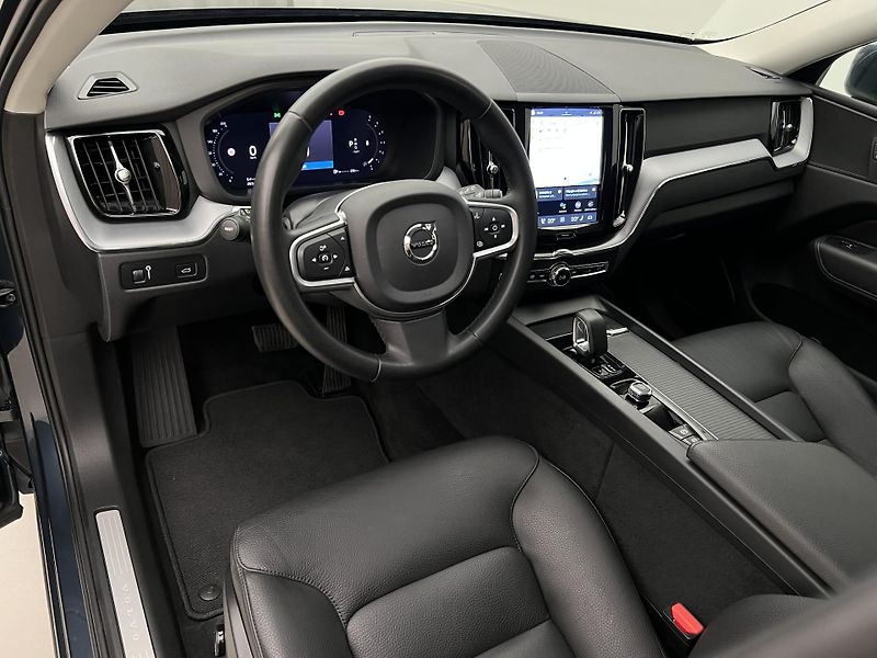 Volvo XC60 B4 AWD MOMENTUM PRO AUT - fotka 4 z 40