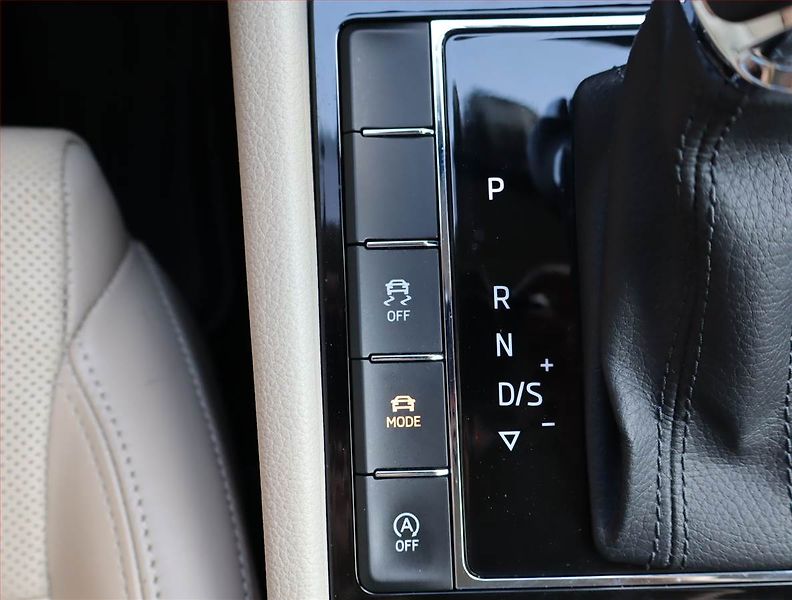 Škoda Superb (2017) Laurin&Klement 2.0 TSI - fotka 17 z 24