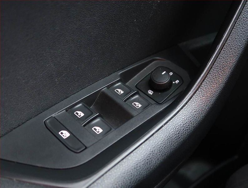Škoda Karoq (2020) Ambition 1.0 TSI, Navi - fotka 19 z 20