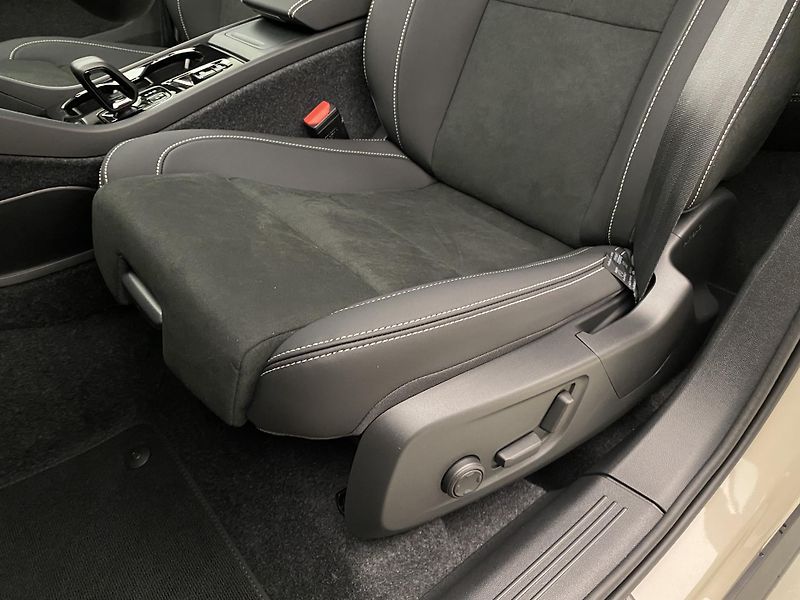 Volvo XC40 (2026) B3 AUT DARK ULTRA  - fotka 27 z 63