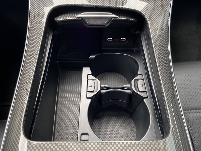 Mercedes-Benz Třídy C (2025) 220 d 4MATIC kombi - fotka 23 z 27