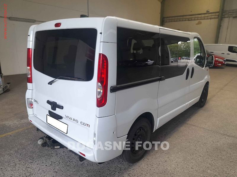 Opel Vivaro (2014) 2.0CDTi 9míst, AT, AC - fotka 2 z 3