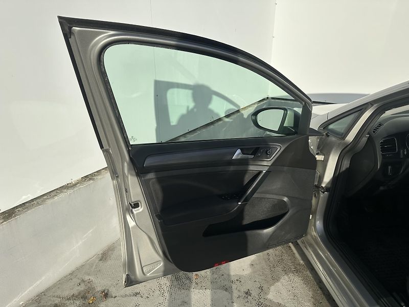 Volkswagen Golf (2017) 1,6 TDI 85kW, rezervace - fotka 15 z 25
