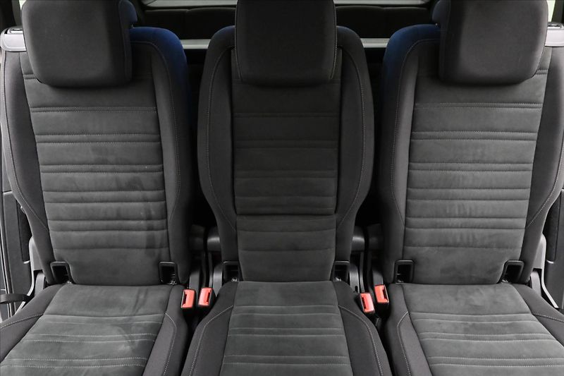 Volkswagen Touran 2,0 TDI 110 KW DSG 7 MÍST Záru - fotka 29 z 34