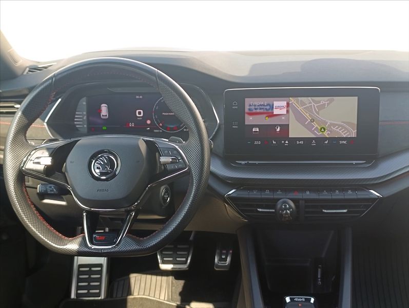 Škoda Octavia 2,0 TDi RS DSG Kamera 1maj. ČR - fotka 16 z 40