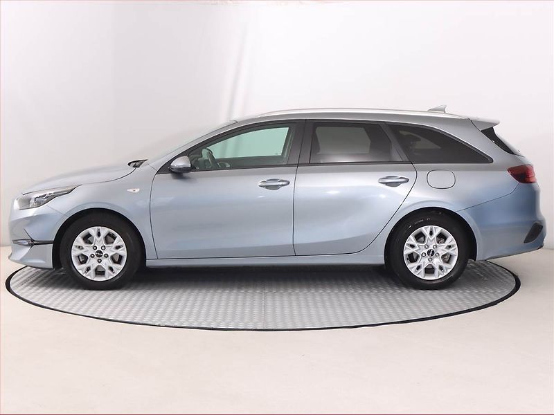 Kia Ceed (2023) Silver 1.5 T-GDI - fotka 3 z 20