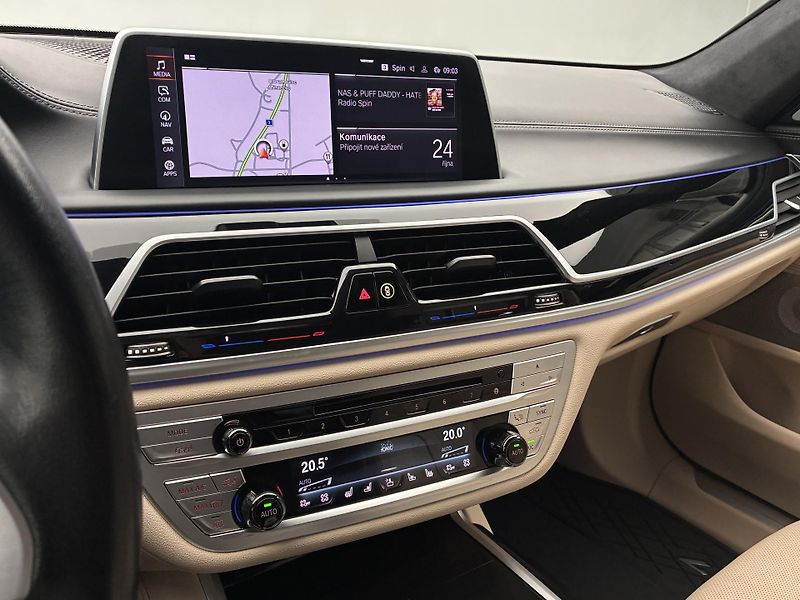 BMW Řada 7 4,4 390kW 750Li xDrive CZ - fotka 26 z 39