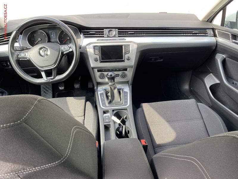 Volkswagen Passat (2017) 2.0 TDi, Comfortline - fotka 8 z 17
