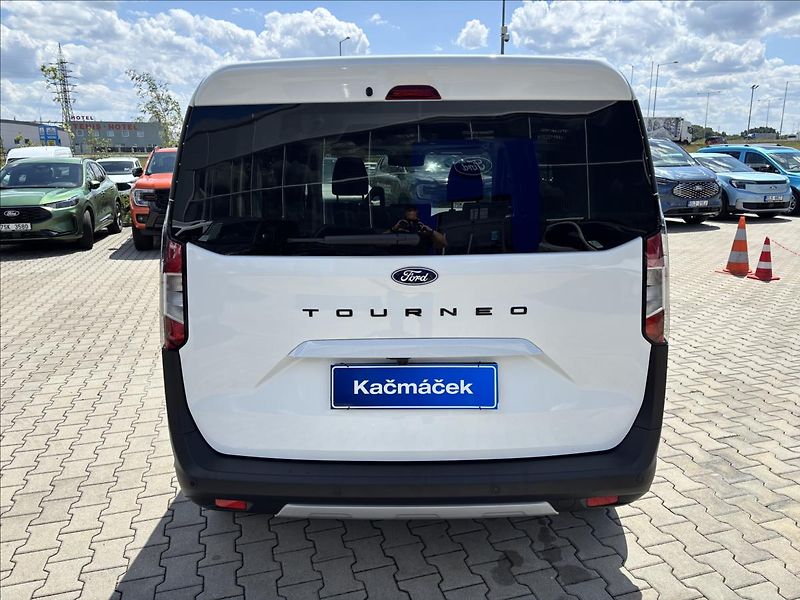 Ford Tourneo Courier 1,0 EcoBoost 91 kW Active AUT - fotka 4 z 44