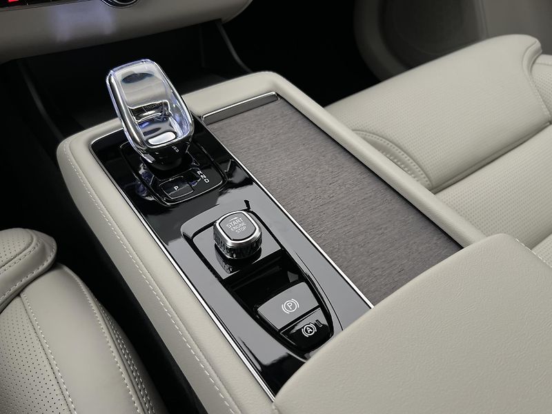 Volvo XC90 (2026) B5 AWD BRIGHT PLUS - fotka 29 z 45