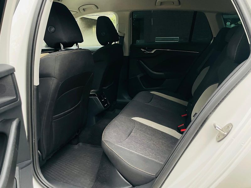 Škoda Scala 1.6TDI AUTOMAT SERVISKA TAŽNÉ - fotka 32 z 46