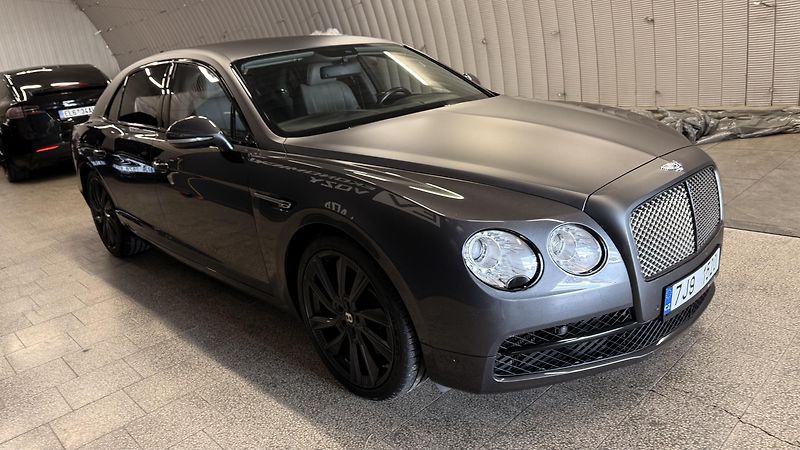 Bentley Flying Spur (2016) 6.0 W12,630PS-335KM/HOD,KRÁSNÝ - fotka 18 z 55