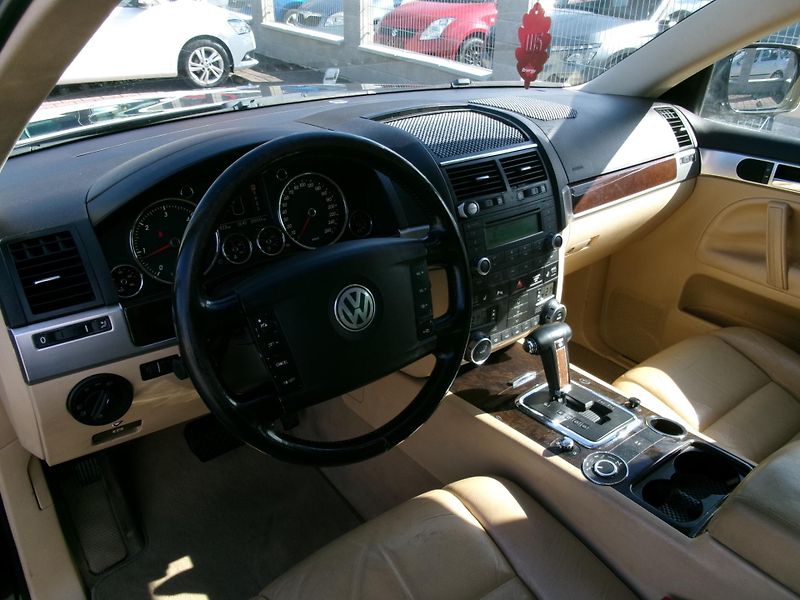 Volkswagen Touareg (2004) 2,5TDI DSG AC TEMP ALU  - fotka 20 z 24