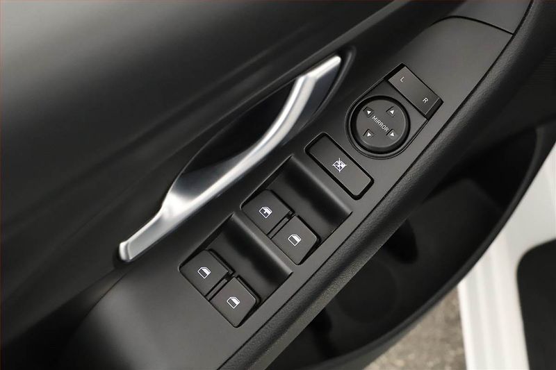 Hyundai i30 (2019) Comfort 1.0 T-GDI, ČR,1.maj - fotka 15 z 18