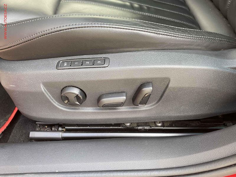 Škoda Superb (2018) 1.4 TSi, Style, bixen, panor - fotka 14 z 19