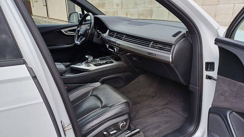 Audi SQ7 S-LINE 4.0 TDI 320kW 7míst. - fotka 12 z 50