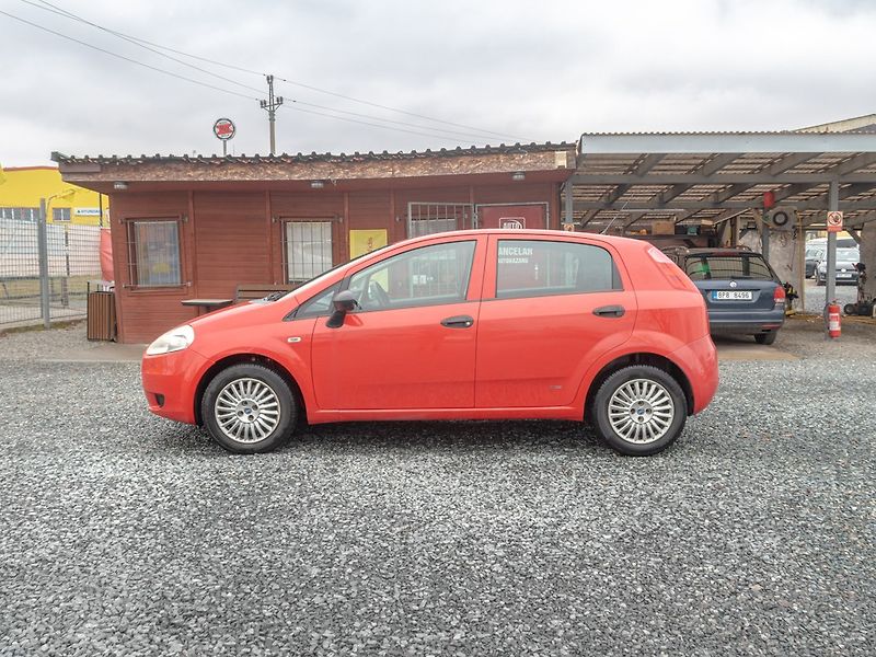 Fiat Grande Punto (2007) 1.4i 2x KOLA – PO SERVISU - fotka 8 z 37