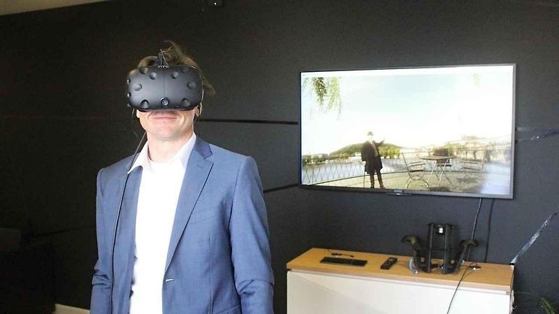 Třeba brožura Kodiaqu ukazuje akční scénu z Jurského parku