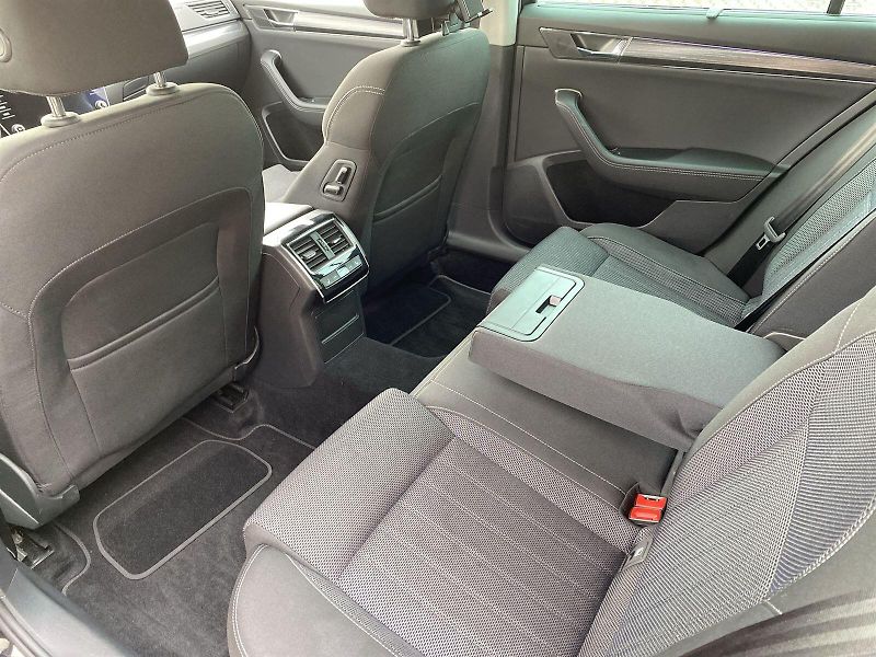 Škoda Superb (2022) Combi 2.0 TDI DSG Style - fotka 7 z 37