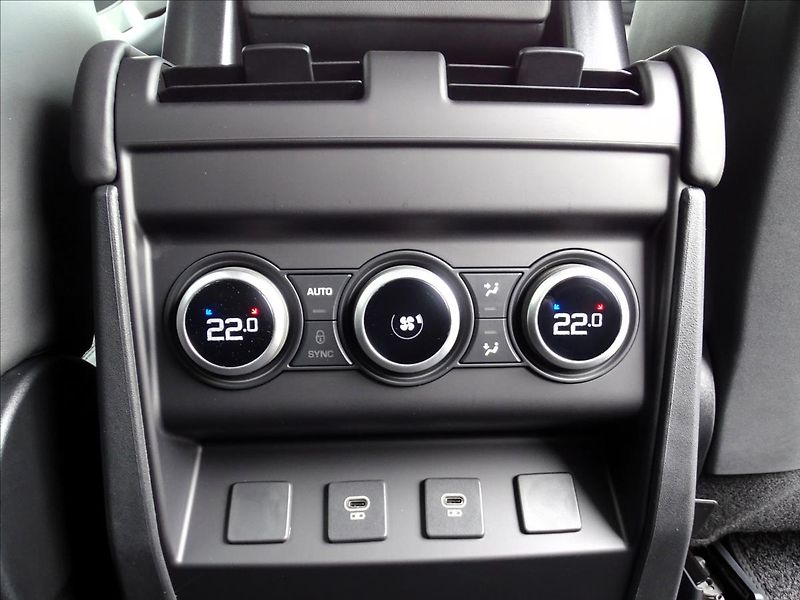 Land Rover Defender (2026) 110 D250 X-DYNAMIC SE - fotka 29 z 32