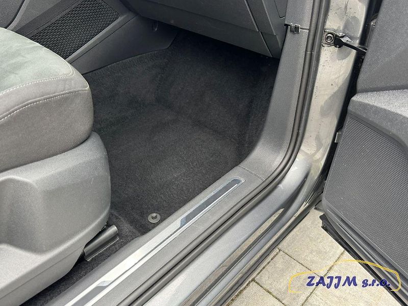 Volkswagen Tiguan 2.0TDI 4x4 + tažné, kamera - fotka 48 z 60