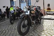 Stovka nablýskaných motocyklů a automobilů předválečné a meziválečné éry vyrazila v neděli z Horního náměstí v Přerově na spanilou jízdu regionem. Nejstarší účastnicí byla 88letá Libuše Šulcová. Vyrazila na motocyklu BSA 770 se sidecarem z roku 1928.